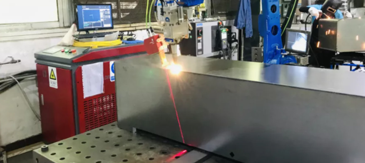 不銹鋼薄板智能焊接新方案，英萊激光視覺(jué)焊縫跟蹤系統(tǒng)顯身手！
